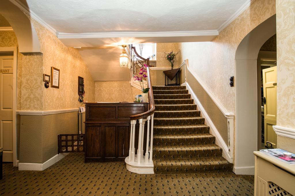 Bishopsgate House Hotel Бiuмарис Екстериор снимка
