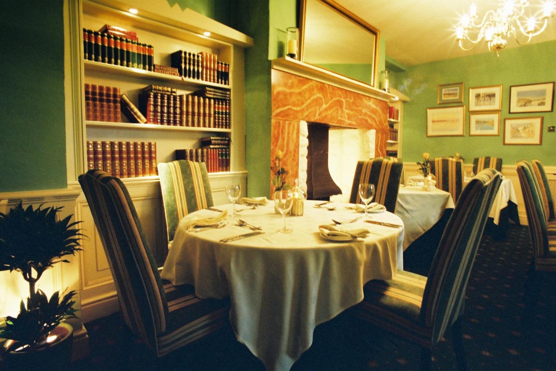 Bishopsgate House Hotel Бiuмарис Екстериор снимка