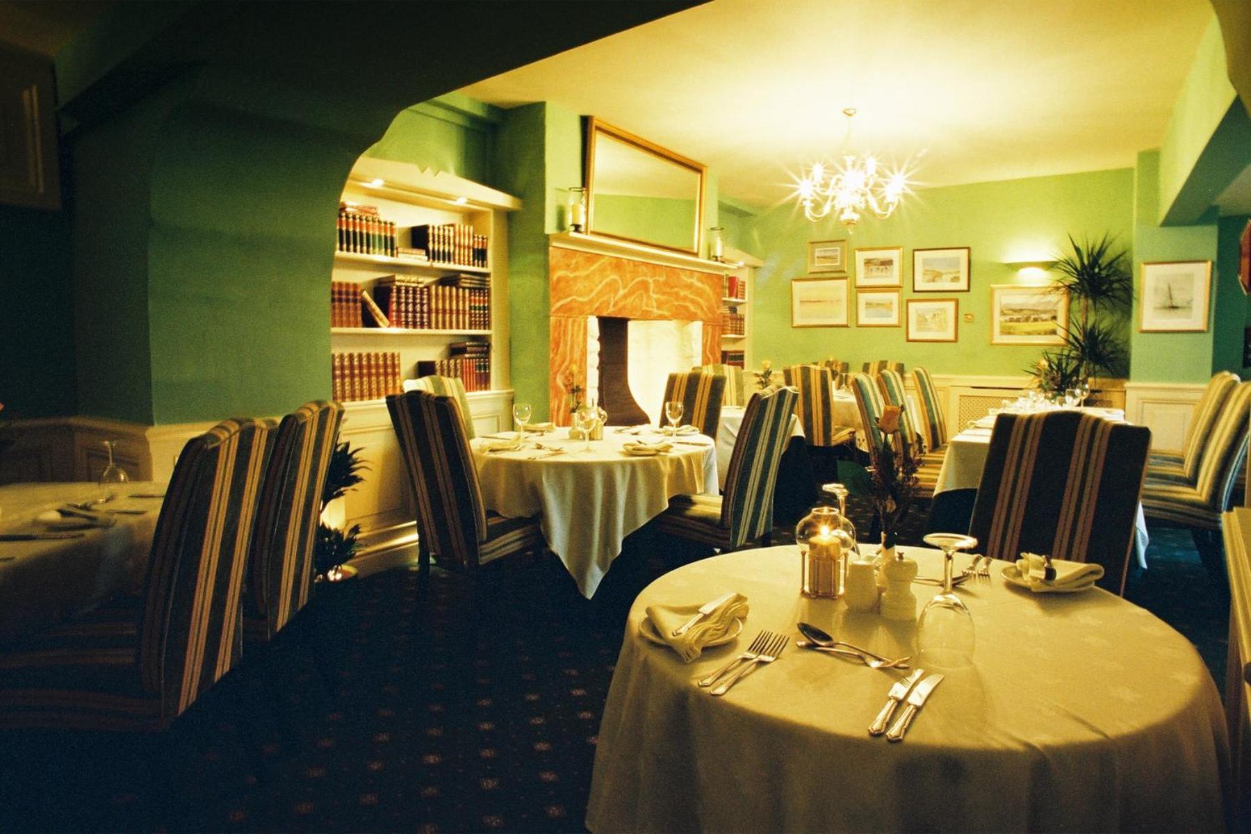 Bishopsgate House Hotel Бiuмарис Екстериор снимка