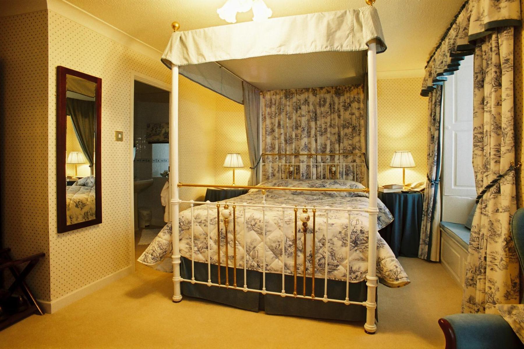 Bishopsgate House Hotel Бiuмарис Екстериор снимка